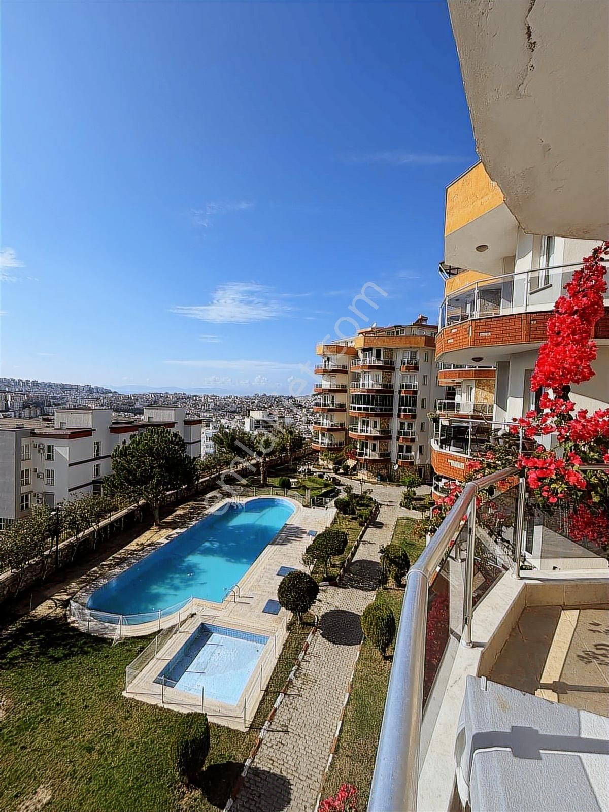 Kuşadası Ege Mahallesi'nde 3 + 1 Eşyalı Kiralık - Görsel 27