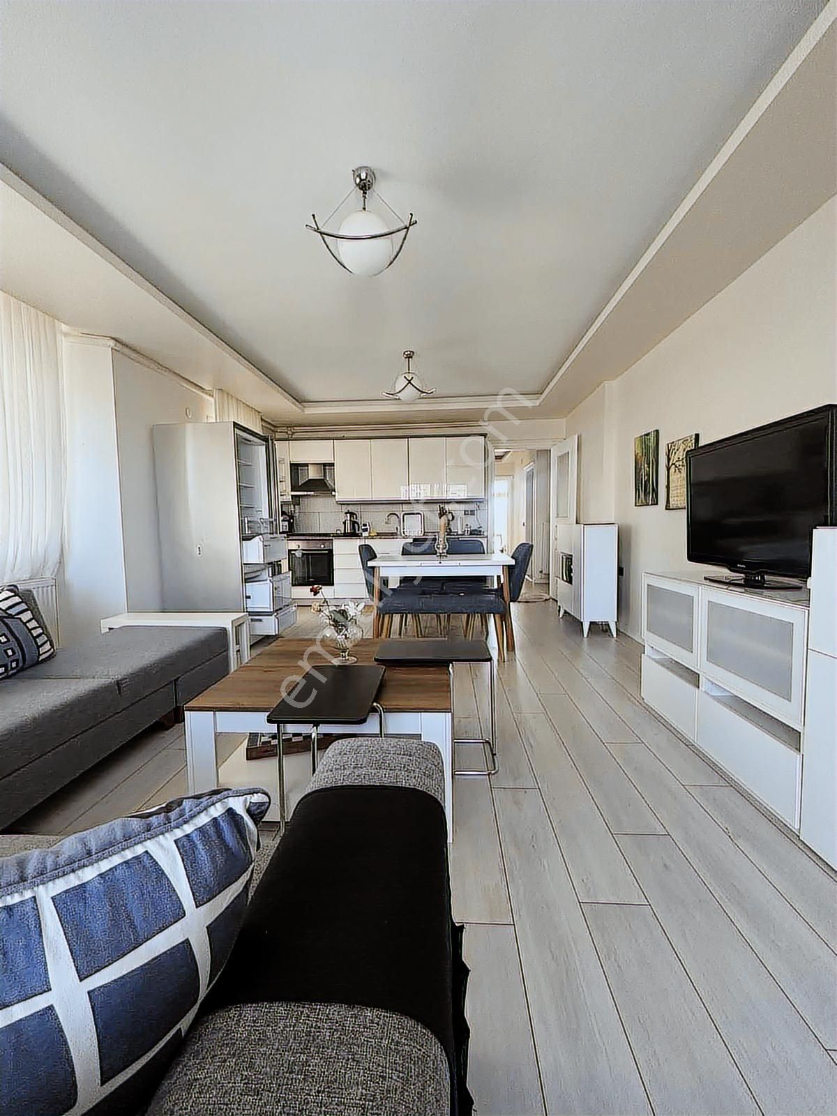 Kuşadası Ege Mahallesi'nde 3 + 1 Eşyalı Kiralık - Görsel 3