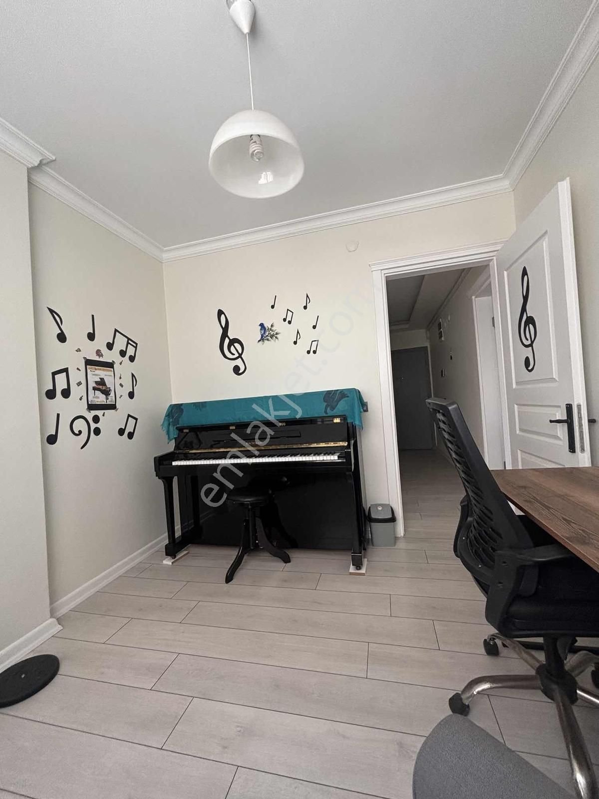 Kuşadası Ege Mahallesi'nde 3 + 1 Eşyalı Kiralık - Görsel 2