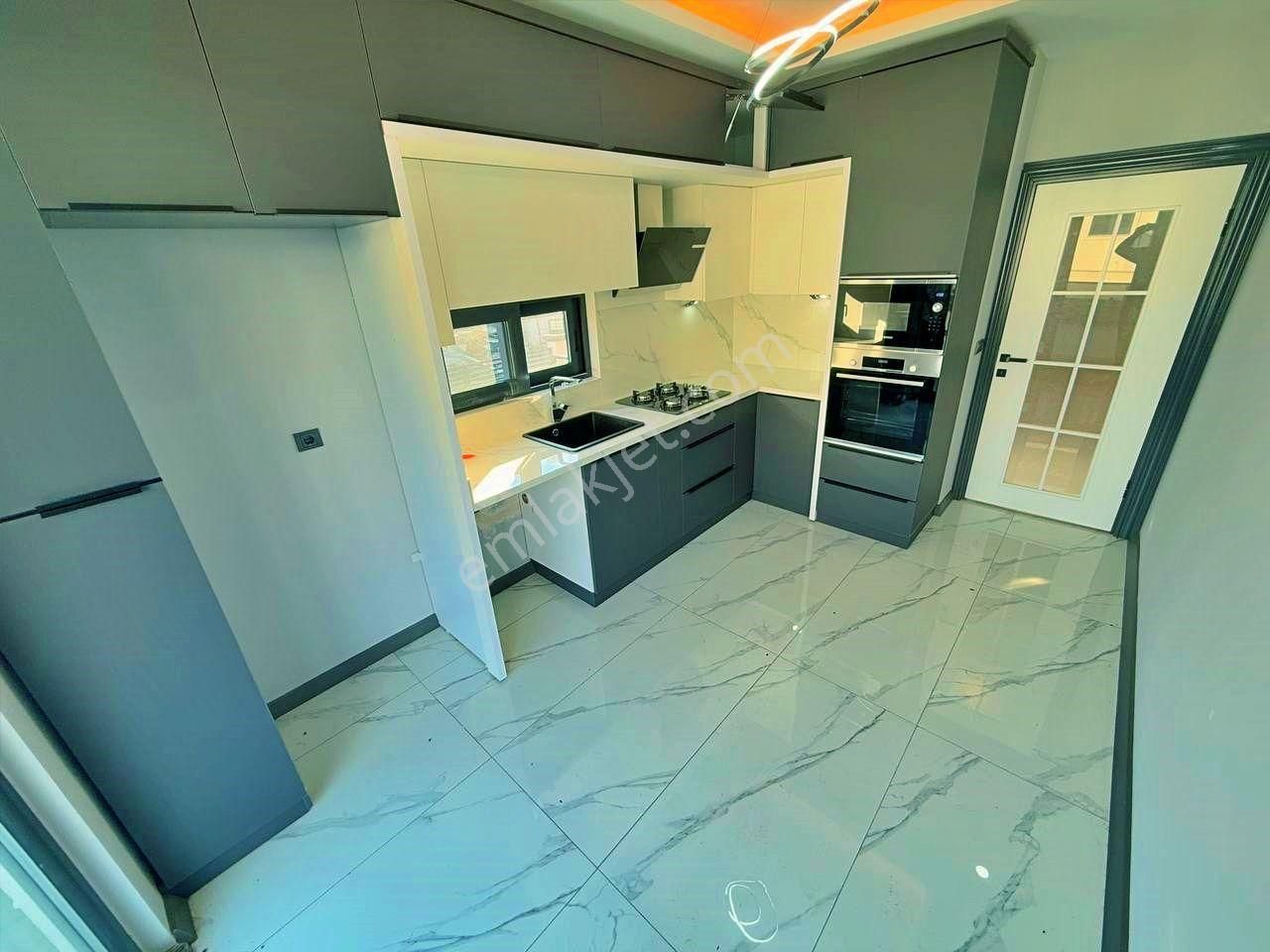 Uytundan Zeytinlide Geniş Bahçeli Otoparklı 6+1 Ultralüks Villa - Görsel 4