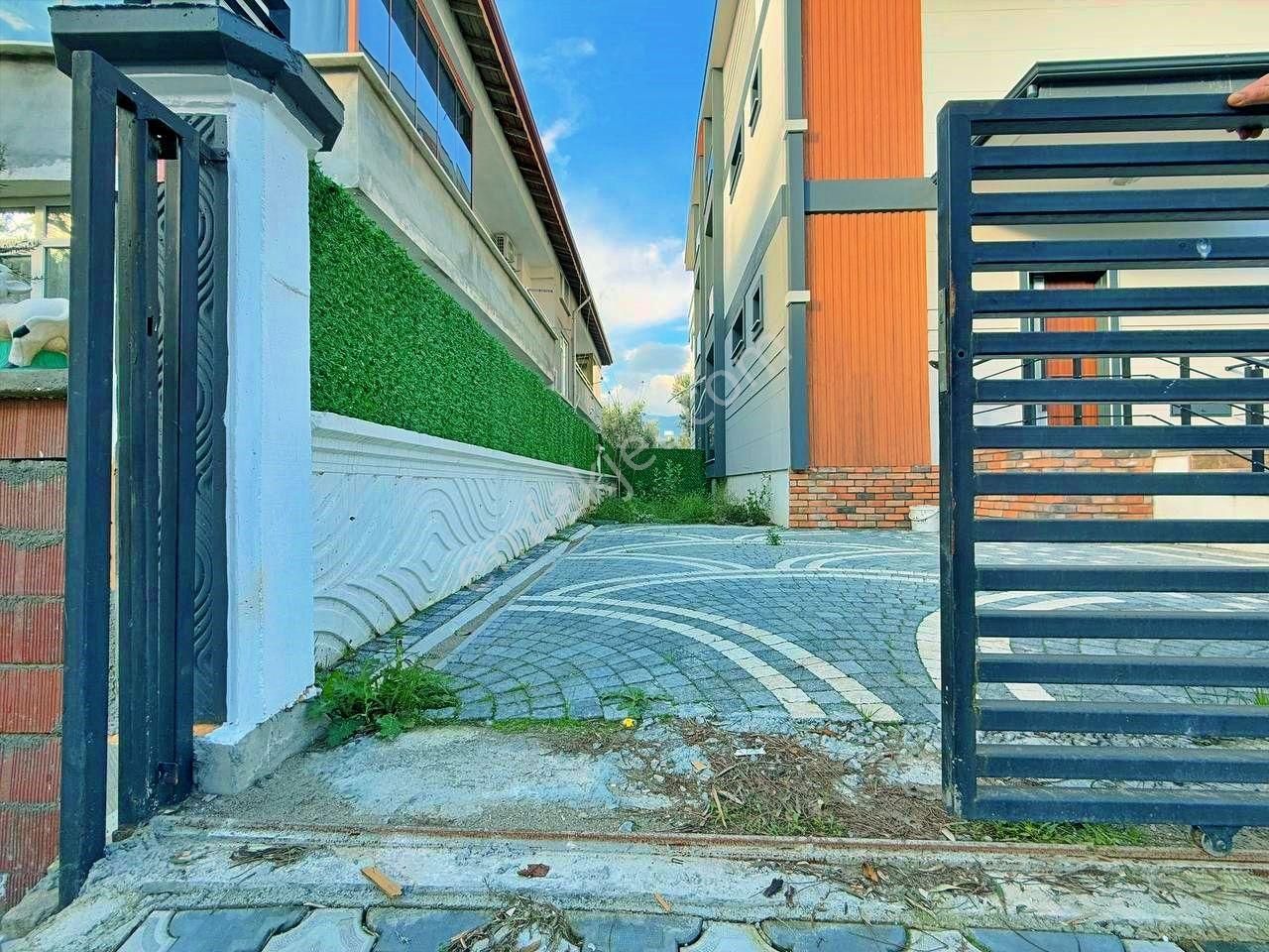 Uytundan Zeytinlide Geniş Bahçeli Otoparklı 6+1 Ultralüks Villa - Görsel 13