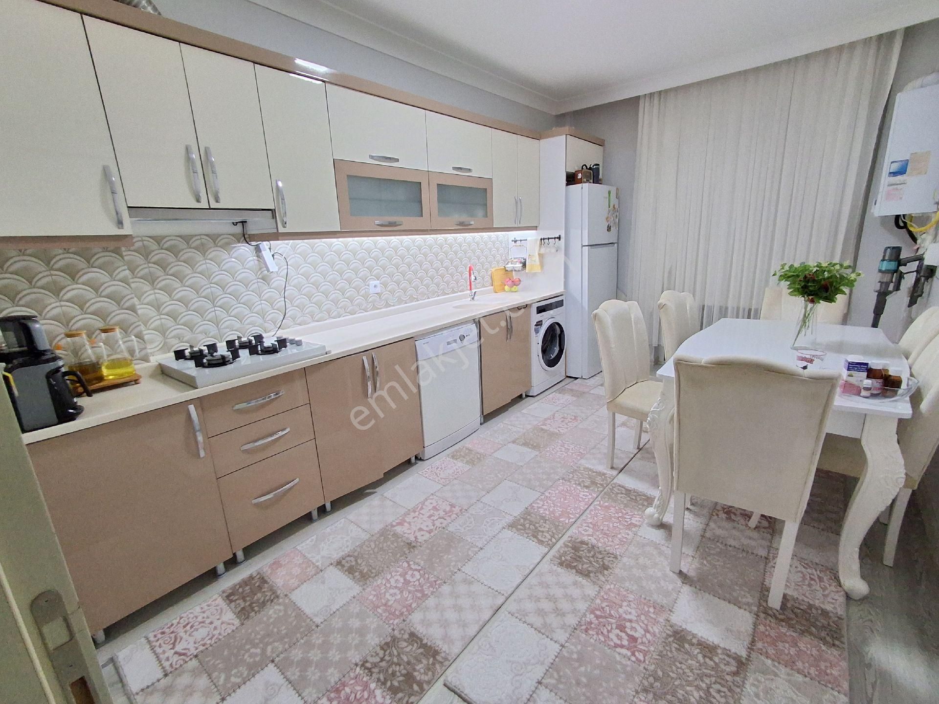 Beşikkaya 9.cd Okul Yanında Asansörlü 2+1 95m2 Full Yapılı Daire