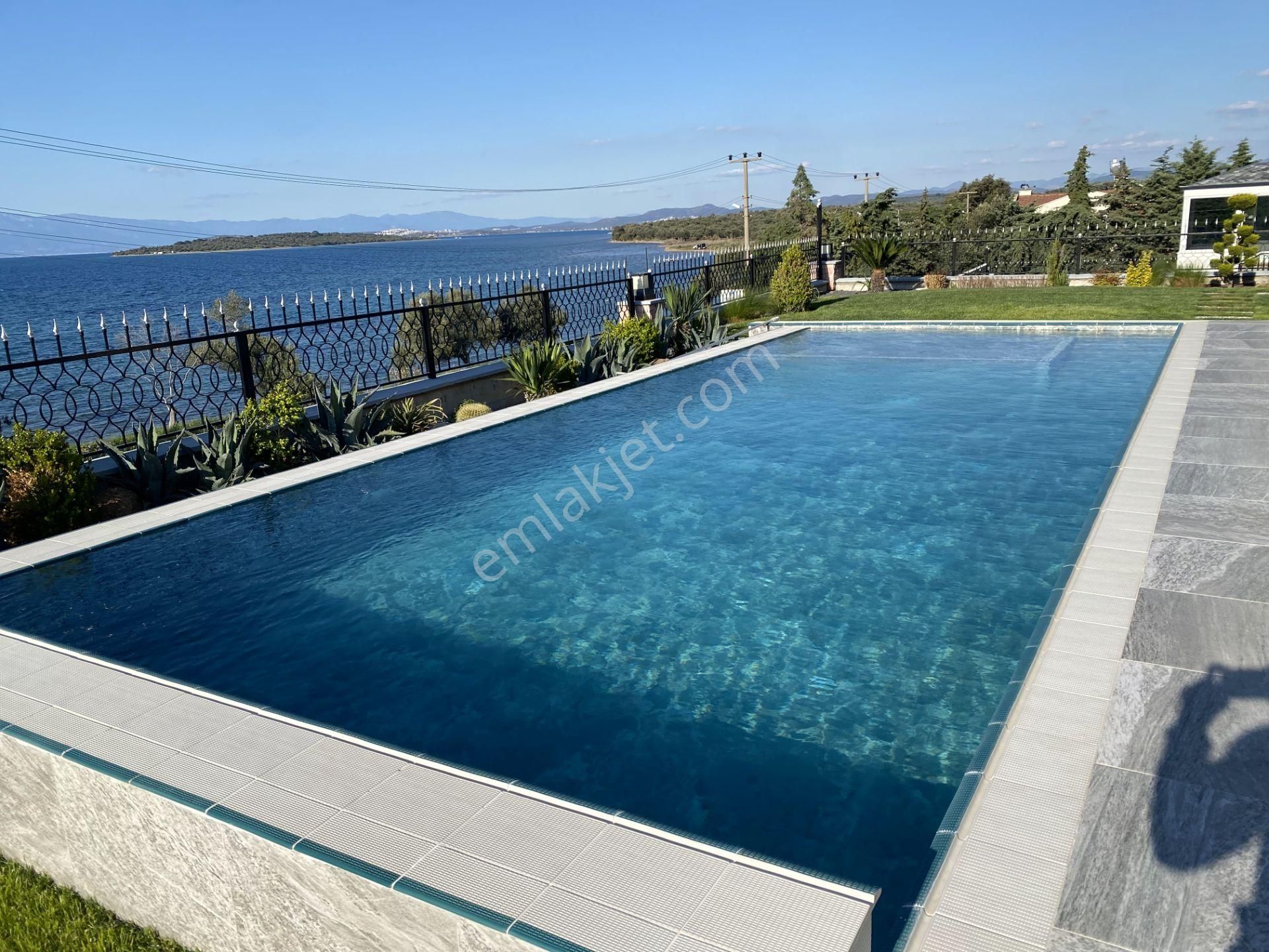 Ayvalık Sarımsaklı Da Satılık Mukemmel Mustakil Dubleks Villa.