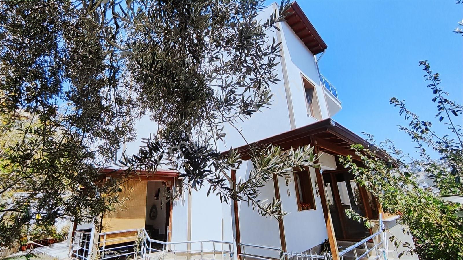 Rw Nefes'ten Pelitköy Sahilde Bakımlı 5+1 Geniş Bahçeli Tripleks - Görsel 3