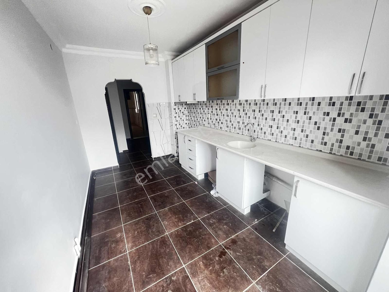 Dutlubahçe Mahallesinde Satılık 3+1 Arakat Daire