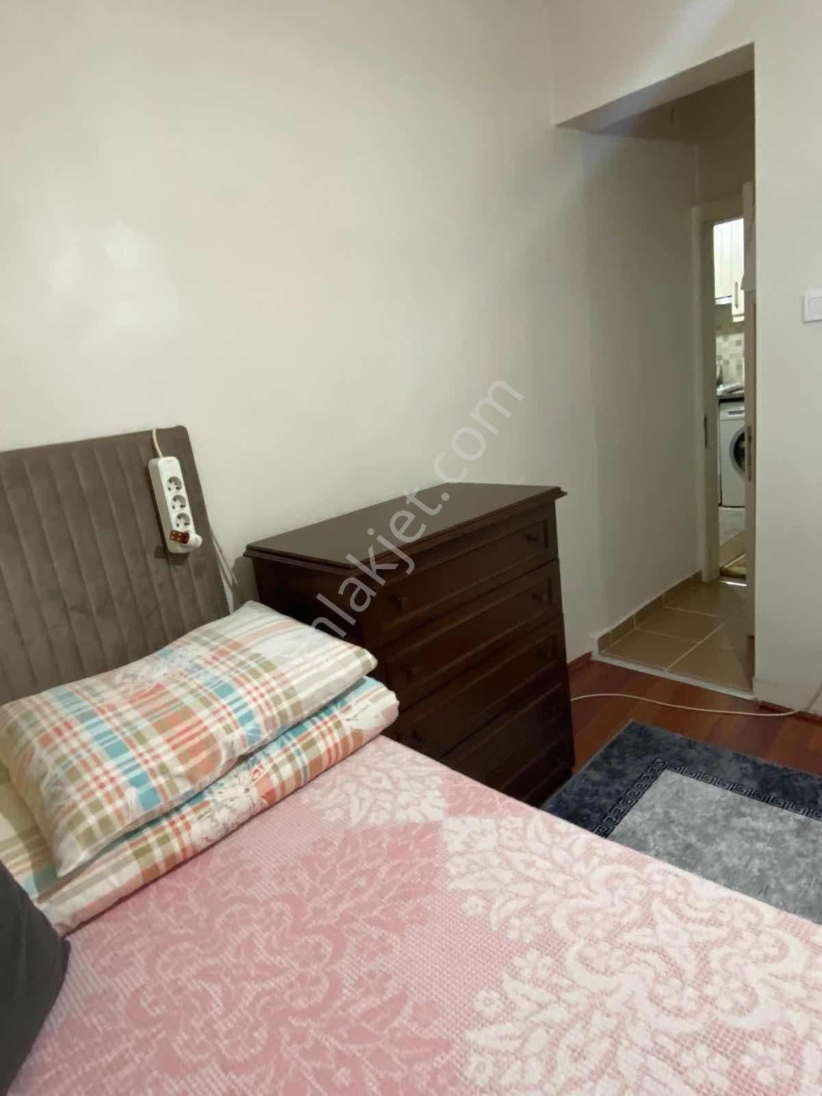 Sümbülefendi Cambaziye Çıkmazı Sokak 1.kat 2+1 70m2 Kiracılı - Görsel 4