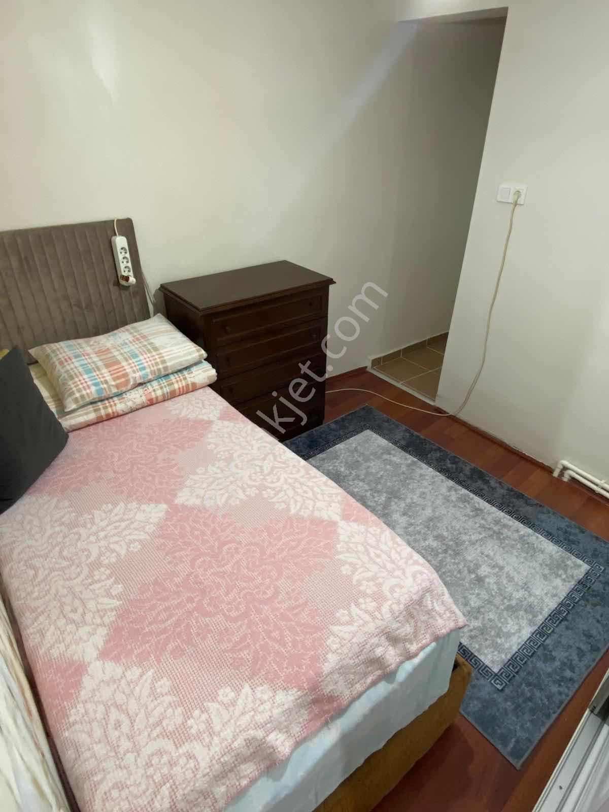 Sümbülefendi Cambaziye Çıkmazı Sokak 1.kat 2+1 70m2 Kiracılı - Görsel 2