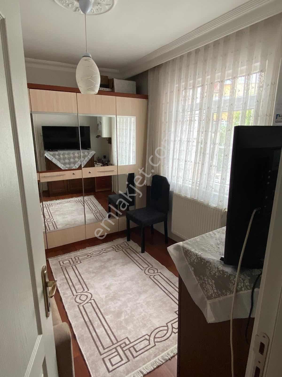 Sümbülefendi Cambaziye Çıkmazı Sokak 1.kat 2+1 70m2 Kiracılı - Görsel 3