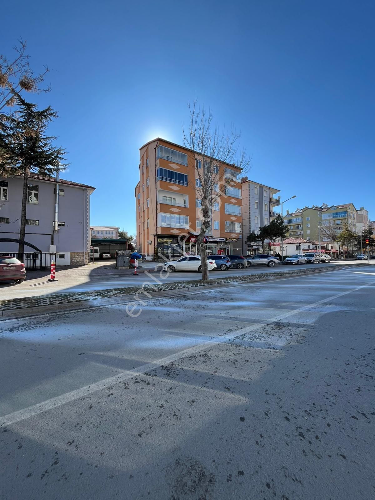 Çarşı Merkzde Satılık 3+1 Daire