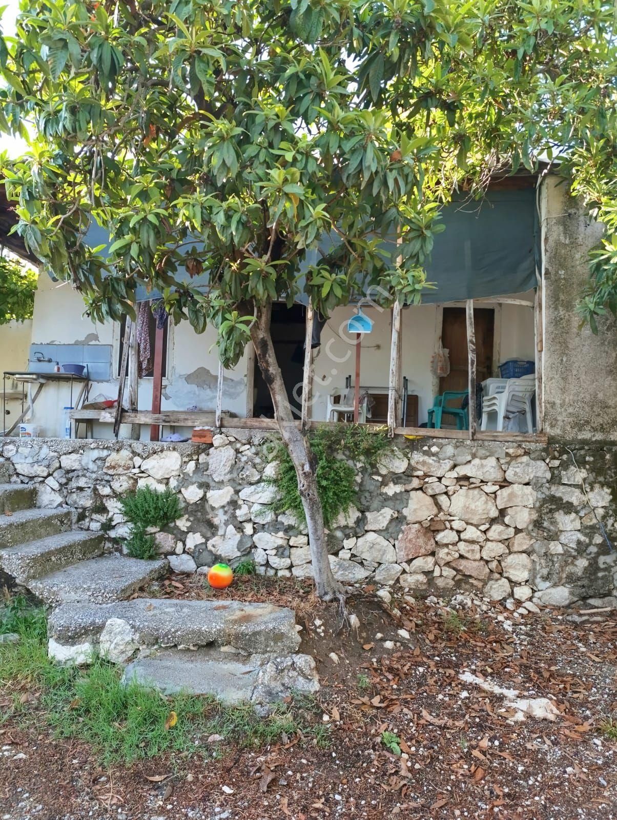 Yakapark İçinde Oturalabilir 2 Adet Ev Bulunan 4900m2 Satilik Yer - Görsel 3