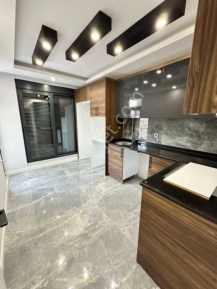 Beylikdüzü Osb Mh. Metrobüse Yakın 5 Dk Mesafede 2+1 Daire..