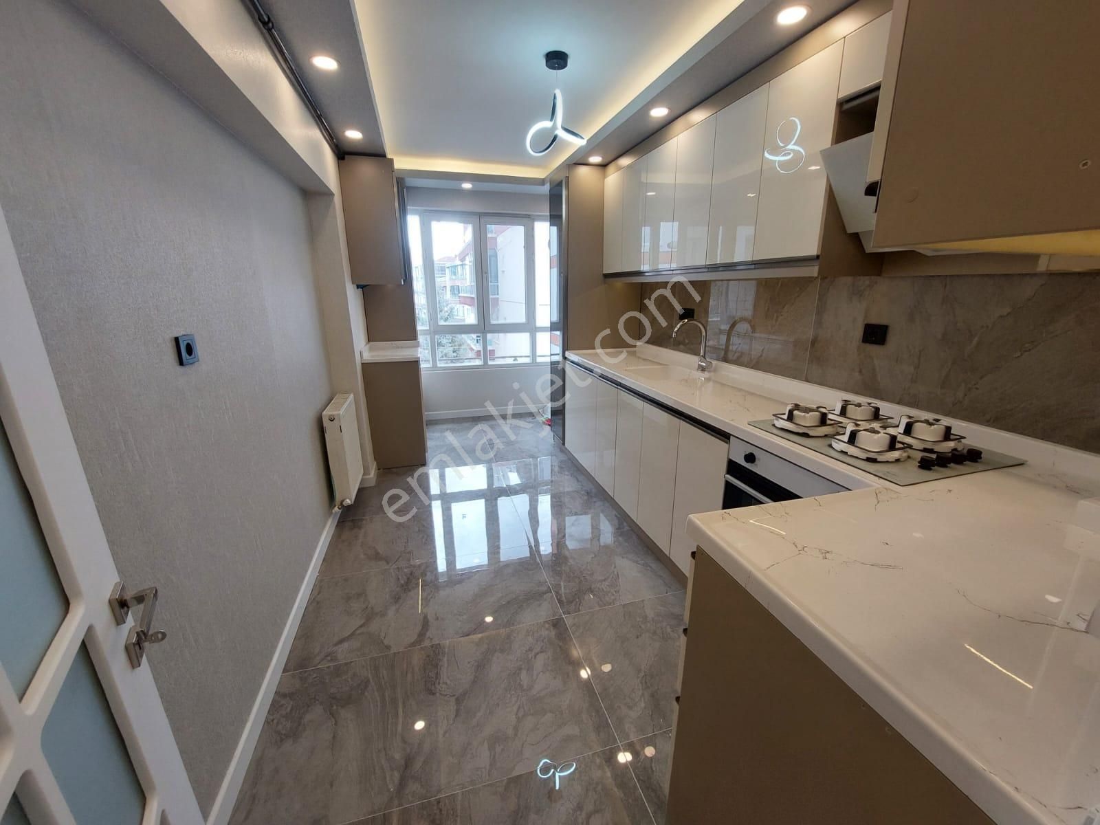 Elvan Mah Satılık 3+1 Ful Yapılı Kat Ta Geniş Daire