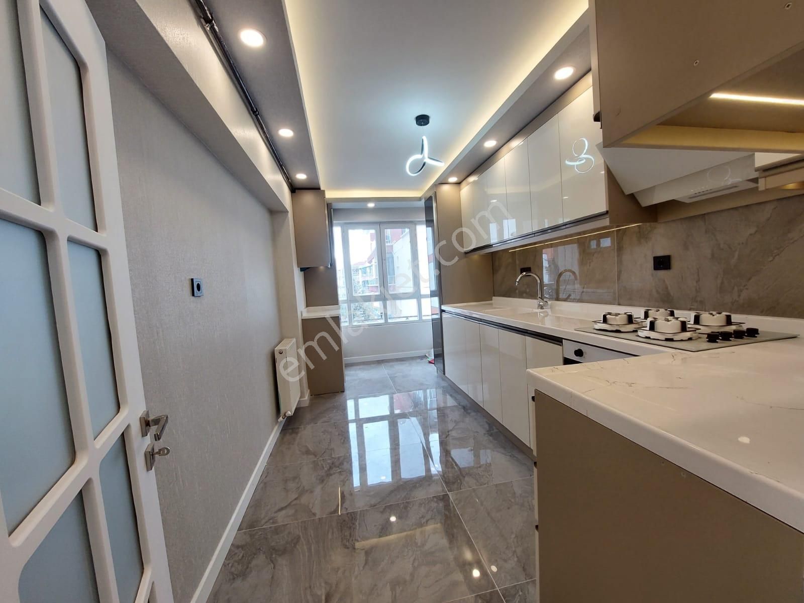 Elvan Mah Satılık 3+1 Ful Yapılı Kat Ta Geniş Daire - Görsel 6