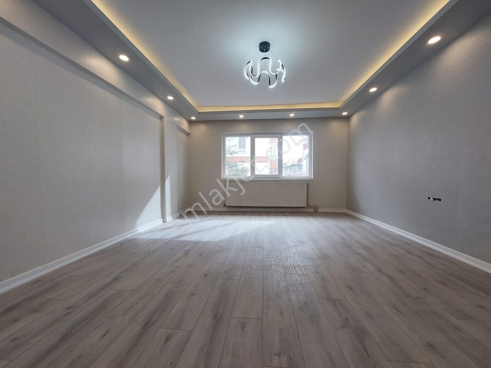 Elvan Mah Satılık 3+1 Ful Yapılı Kat Ta Geniş Daire - Görsel 16