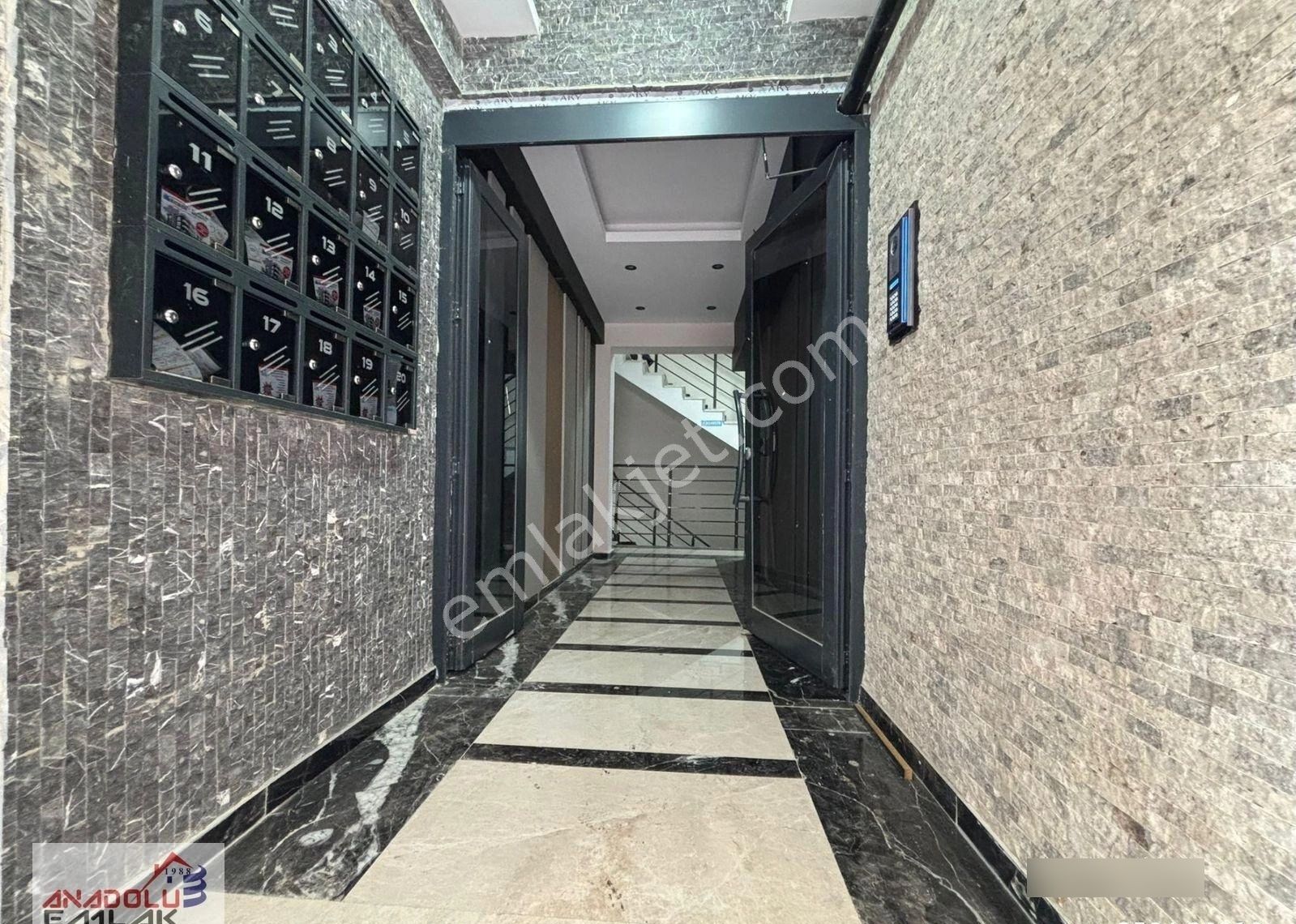 Bahçelievlerde Yeni Sıfır Binada 2+1 Ön Ultra Lüx Panjurlu - Görsel 3