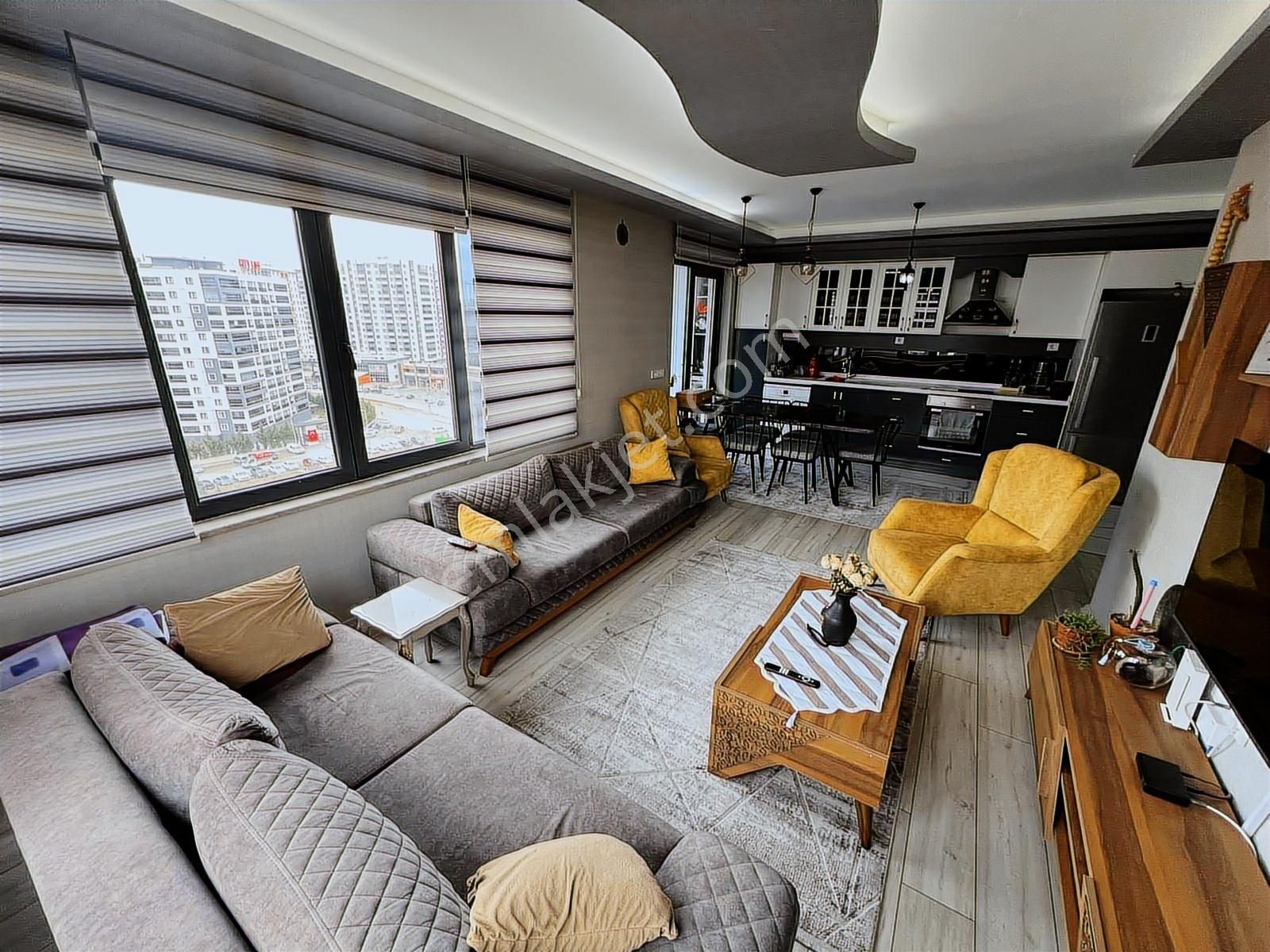 Cumhuriyet Mah. İst Yolu Metro Mevki Lüx Yapılı Manzaralı 2+1