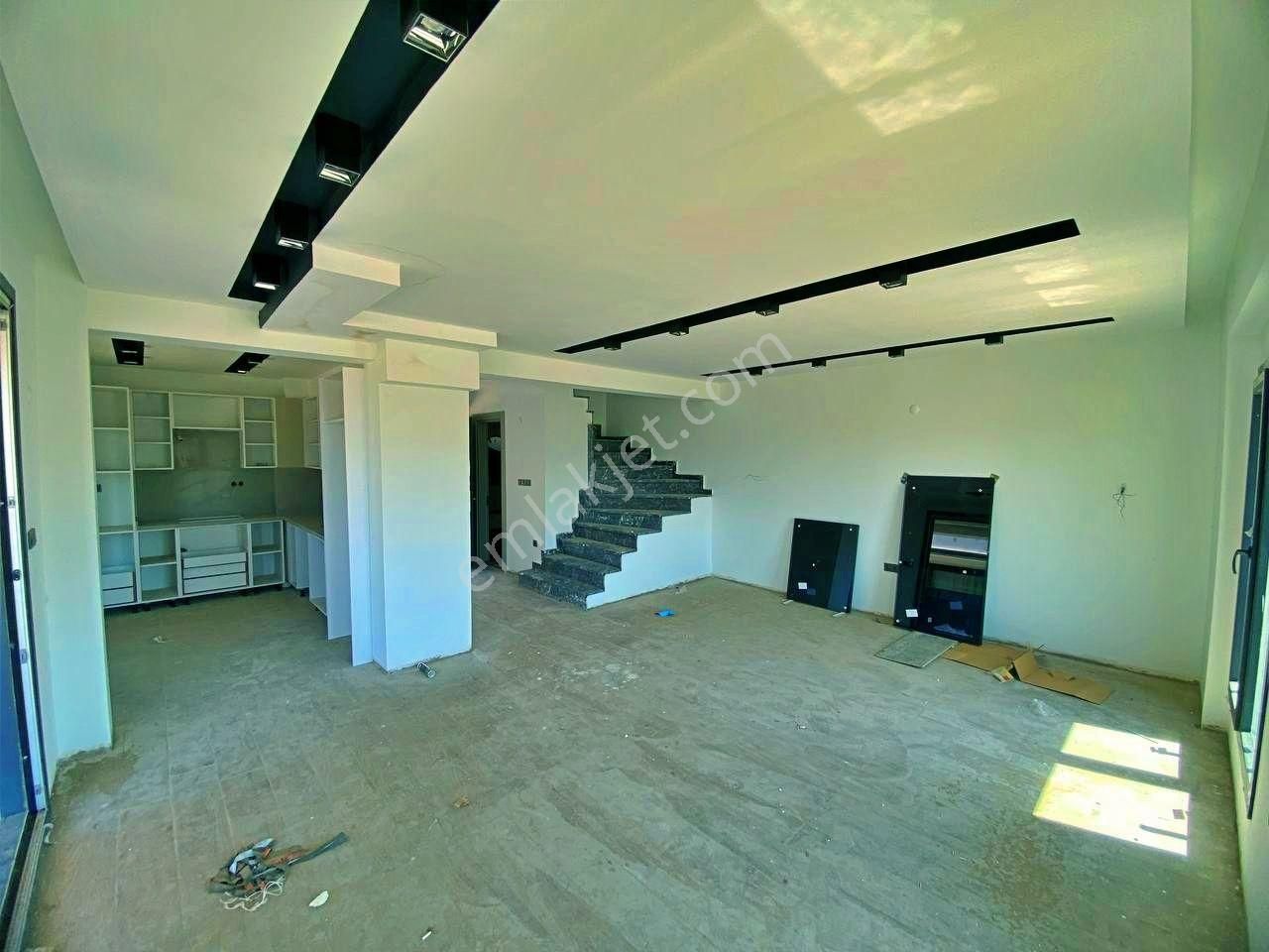 Uytundan Örende Site İçerisinde Müstakil Bahçeli 3+1 Villa - Görsel 3