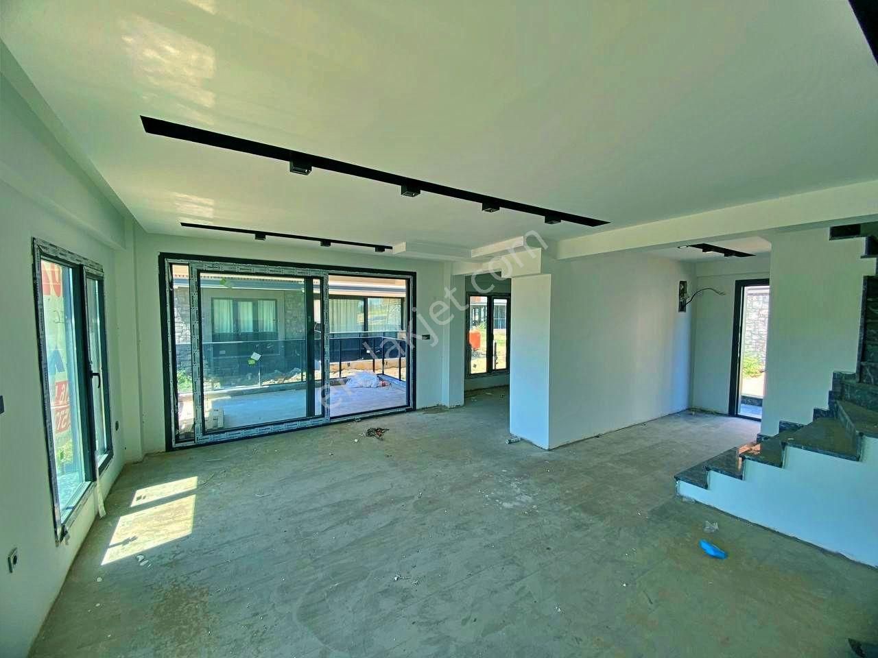 Uytundan Örende Site İçerisinde Müstakil Bahçeli 3+1 Villa - Görsel 15