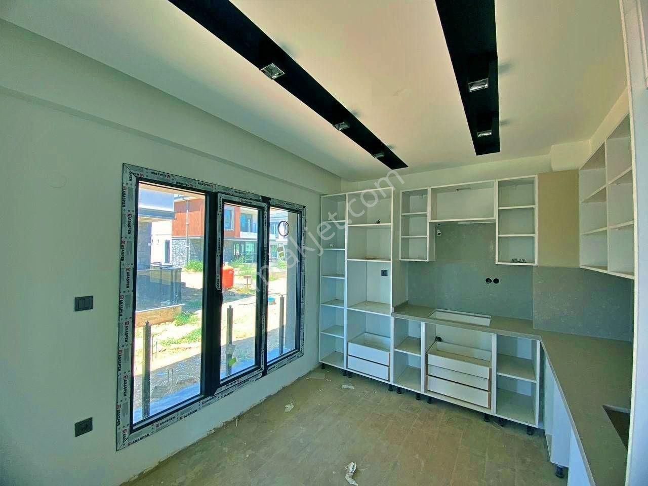 Uytundan Örende Site İçerisinde Müstakil Bahçeli 3+1 Villa - Görsel 12