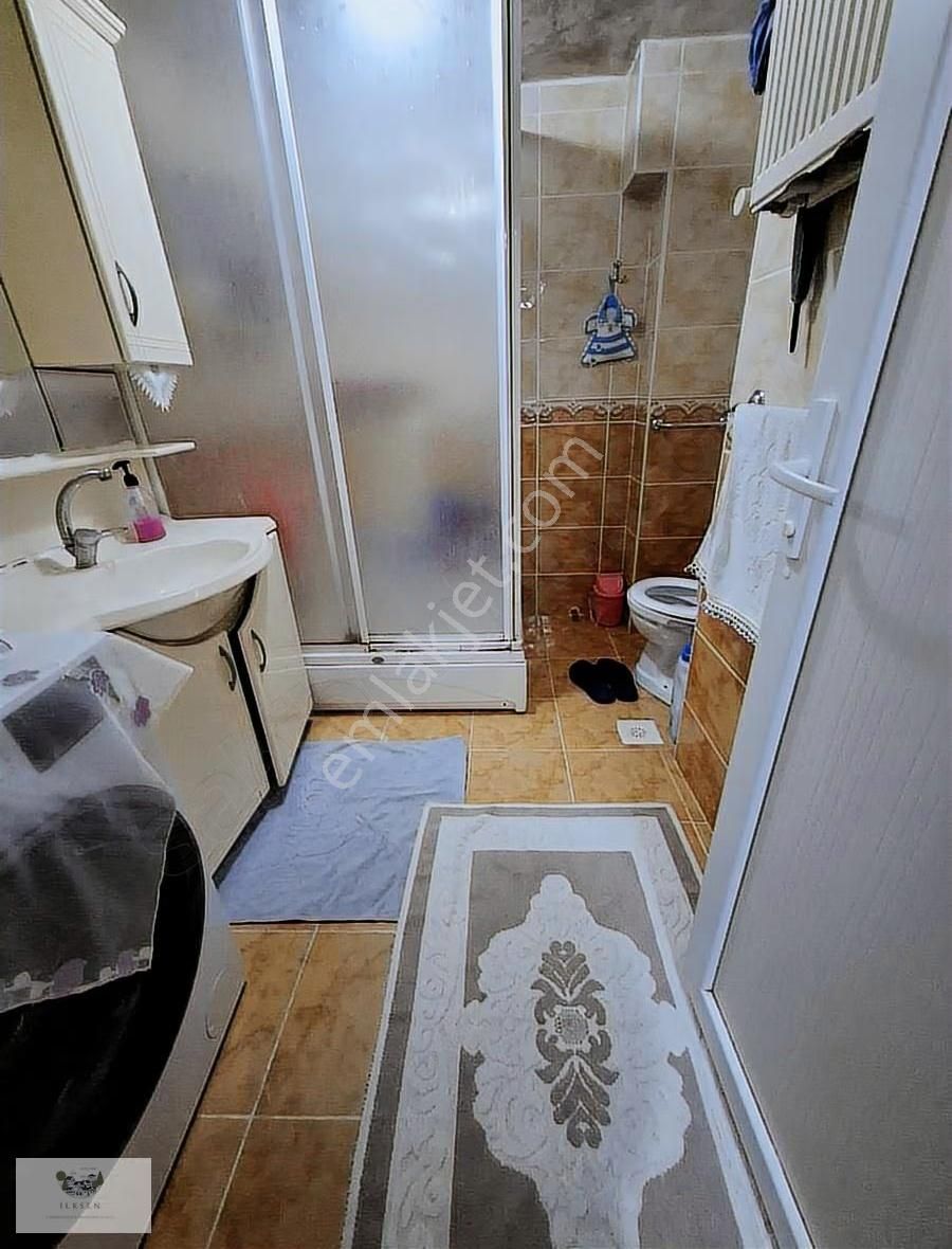 Bahçelievler Nevruz Sokakta Caddeye Yakın 100m2 Kat 3