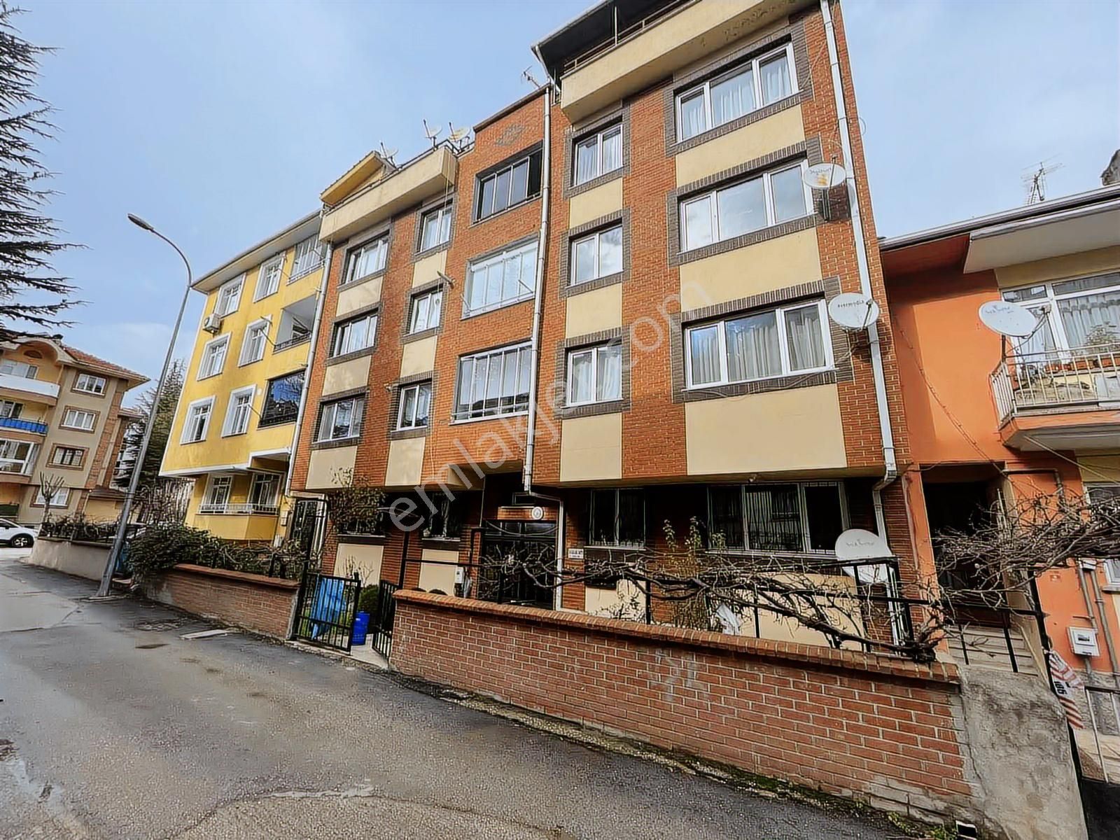 Kırmızıtoprak'da Atatürk Bulvarı Yakını Ara Kat Kiralık 2+1 - Görsel 2