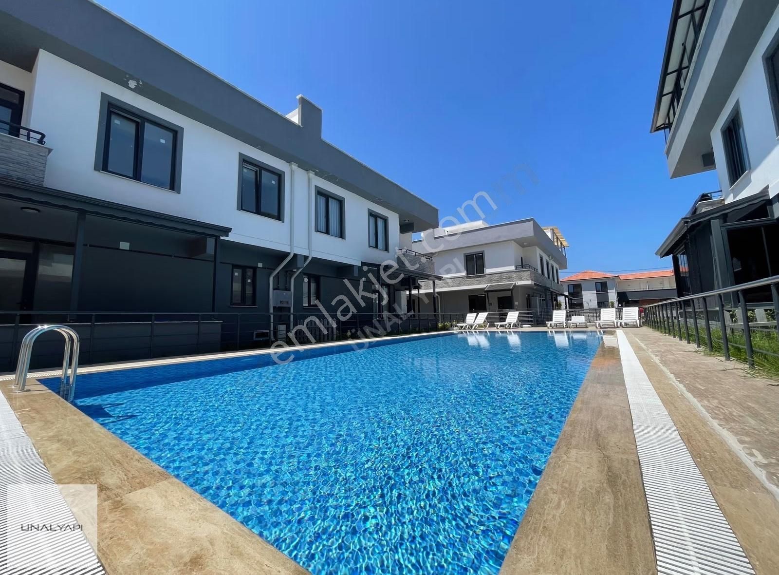 Denize Yürüme Mesafesinde Ortak Havuzlu Site 3+1 Premium Villa