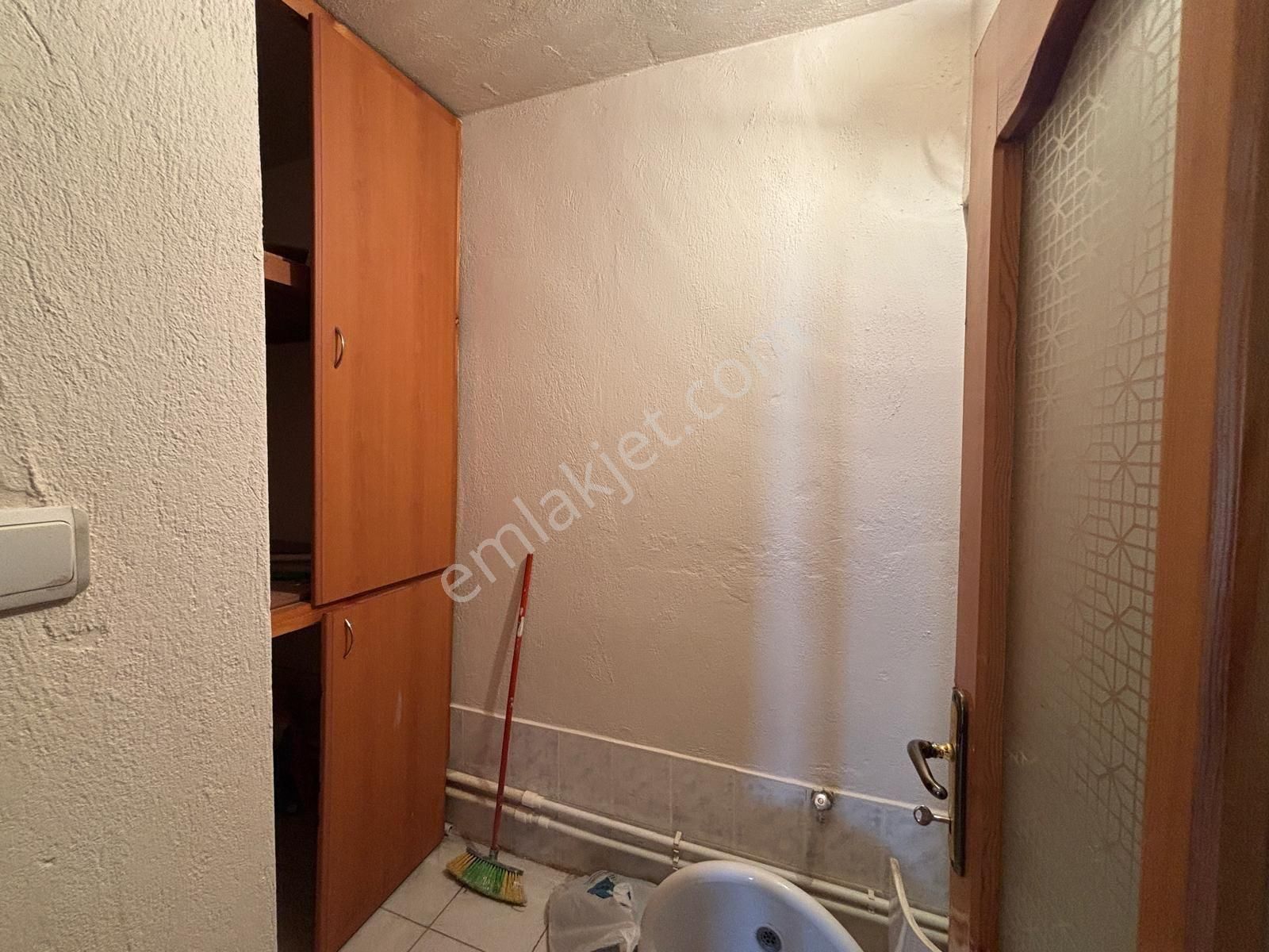 Bergama Fatih Mah Doğalgazlı Cam Balkonlu Kapalı Mutfak Ara Kat 3+1 Geniş Daire Satılık - Görsel 16