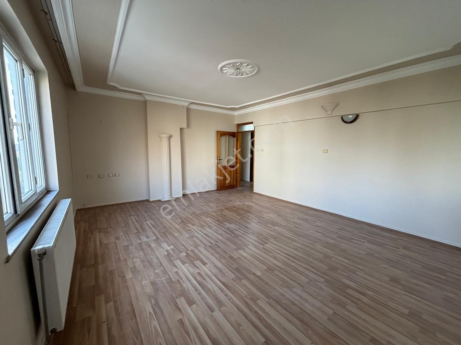 Bergama Fatih Mah Doğalgazlı Cam Balkonlu Kapalı Mutfak Ara Kat 3+1 Geniş Daire Satılık - Görsel 6