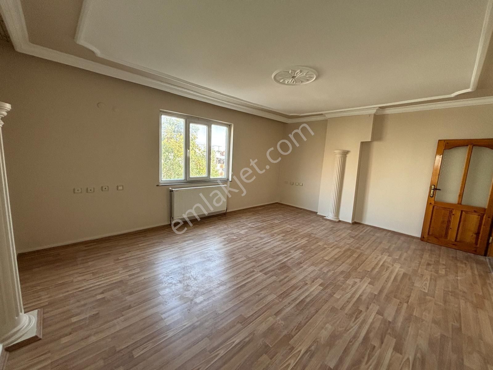 Bergama Fatih Mah Doğalgazlı Cam Balkonlu Kapalı Mutfak Ara Kat 3+1 Geniş Daire Satılık - Görsel 7