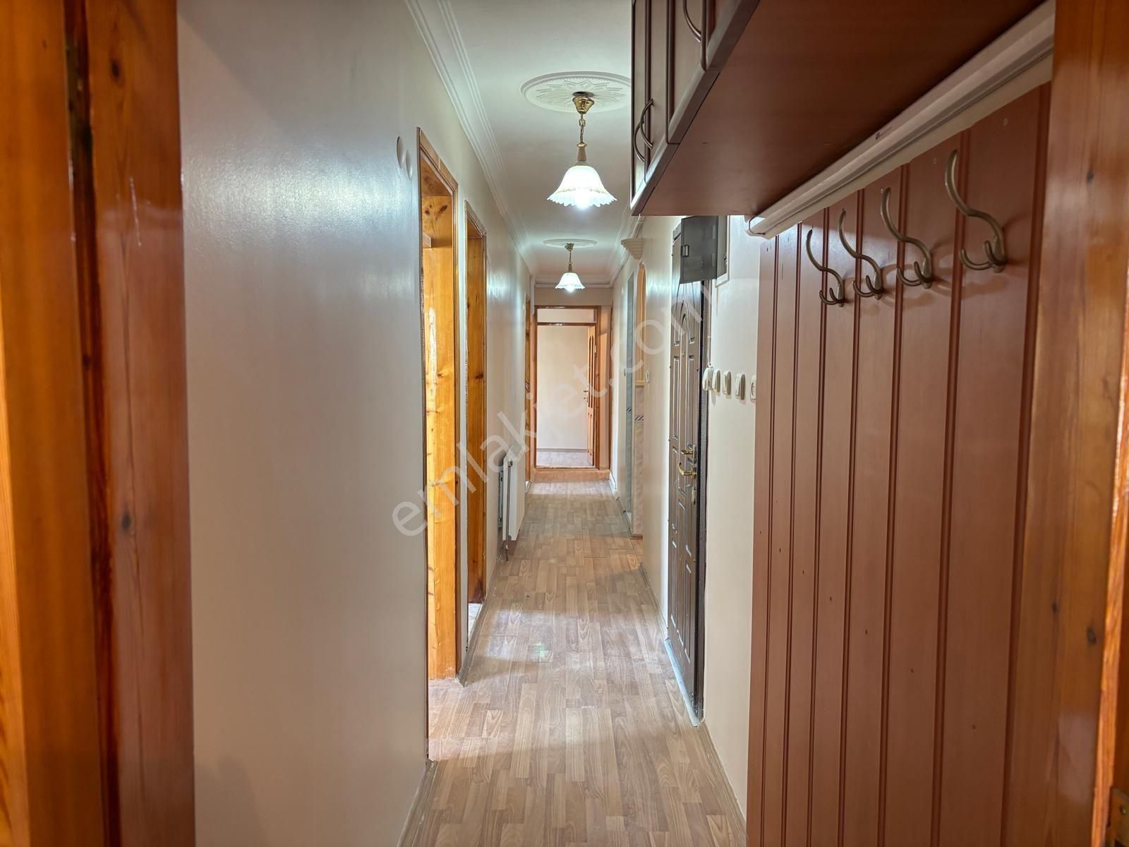 Bergama Fatih Mah Doğalgazlı Cam Balkonlu Kapalı Mutfak Ara Kat 3+1 Geniş Daire Satılık - Görsel 4