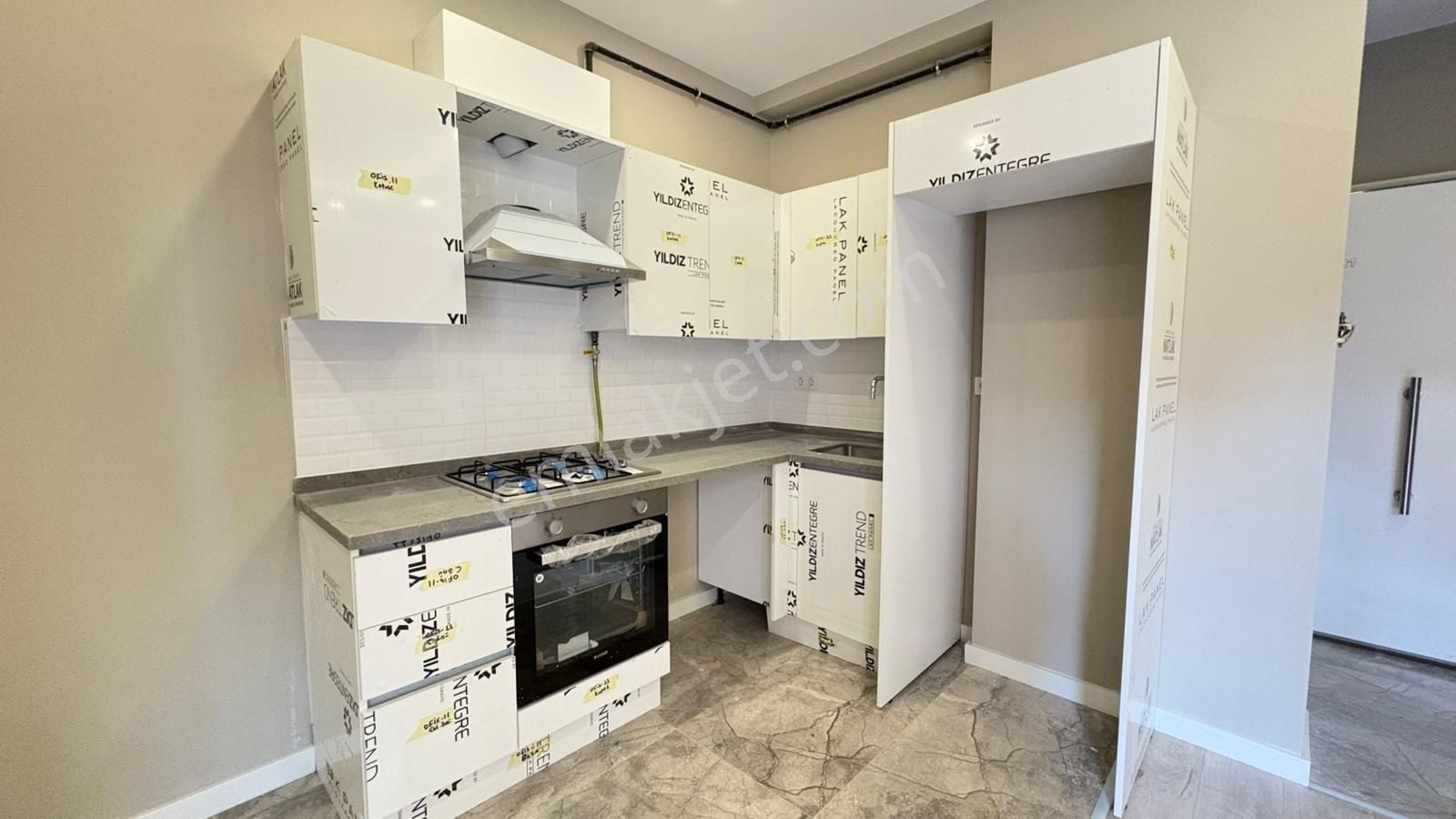 Yeşilova Mahallesi'nde Metrobüse Yakın, Fırsat 1+1 Satılık Daire - Görsel 12