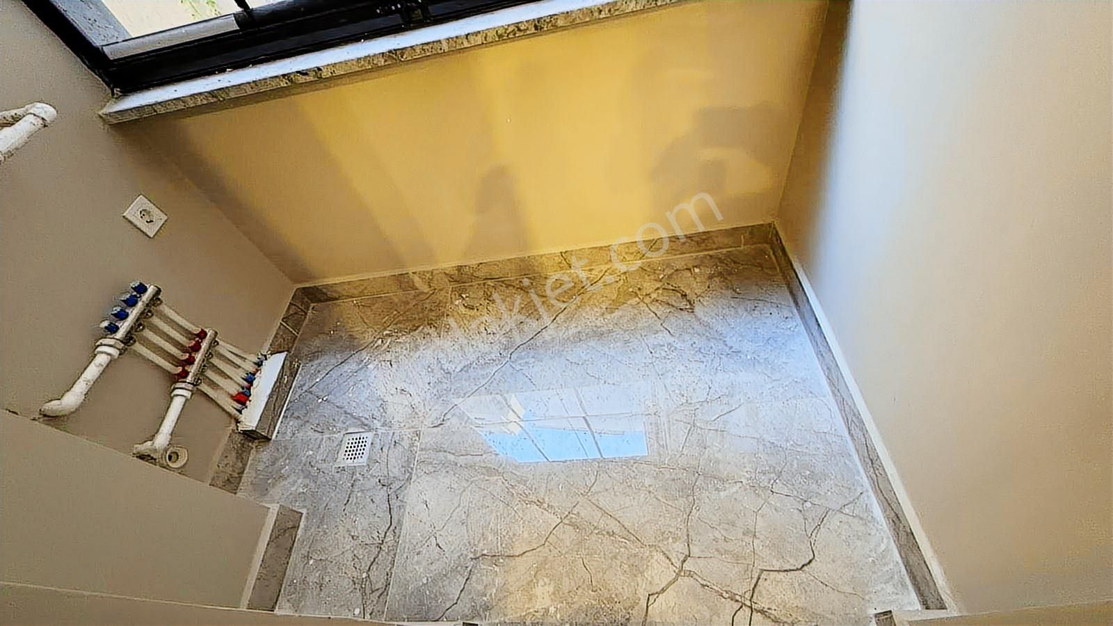 Yeşilova Mahallesi'nde Metrobüse Yakın, Fırsat 1+1 Satılık Daire - Görsel 9