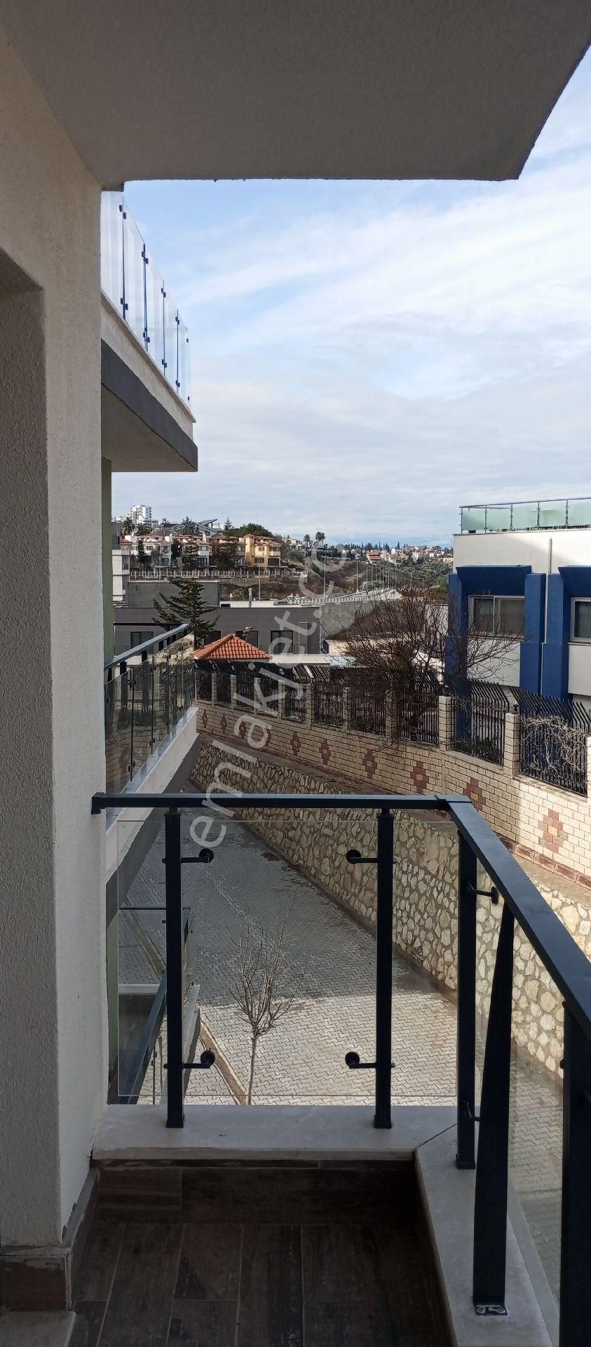 Panaromik Göl Manzaralı - Görsel 2