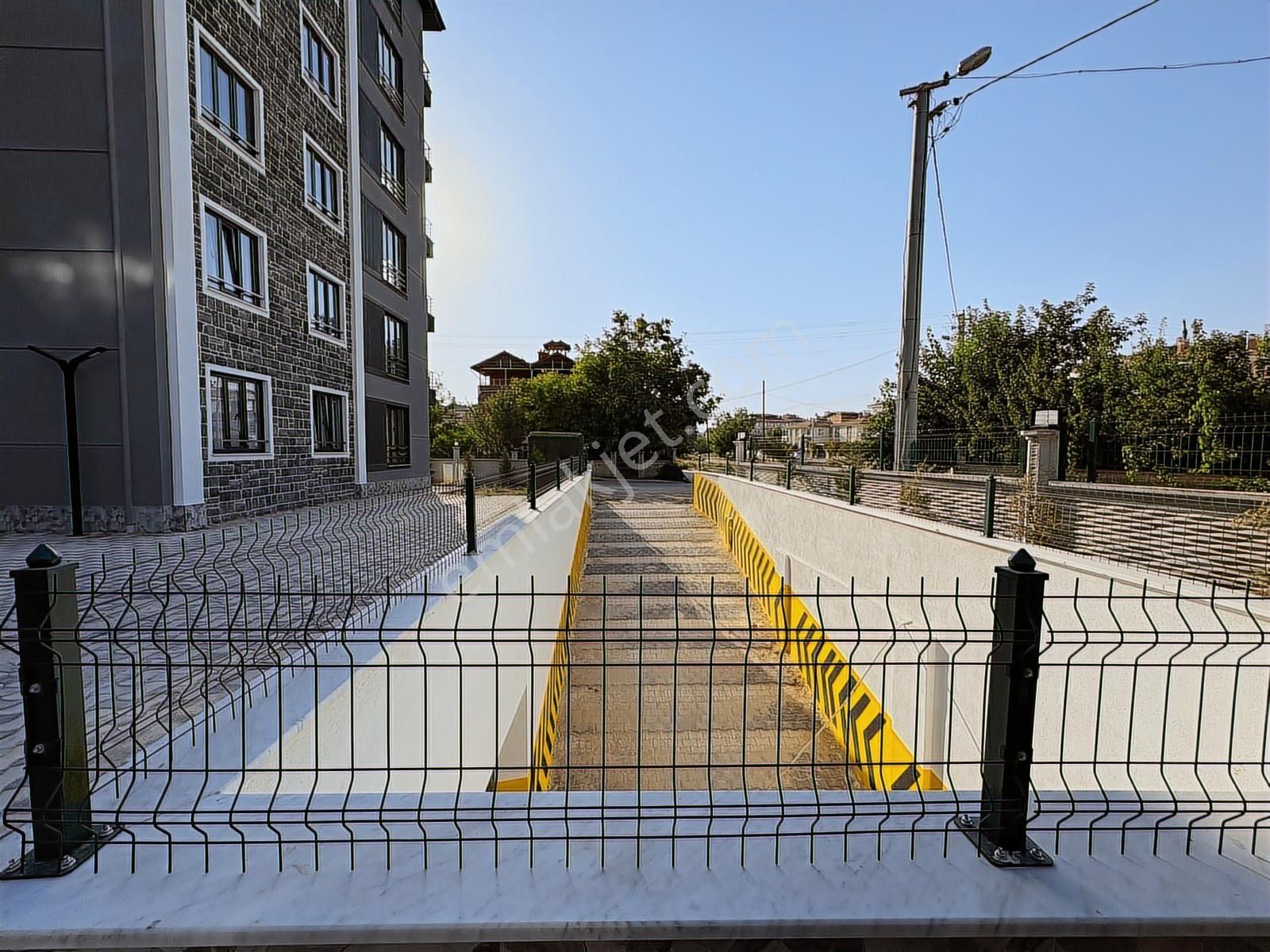Site İçinde Konforlu | Üst Segment Malzemeli - K.kumköprü Cd 3+1 - Görsel 18