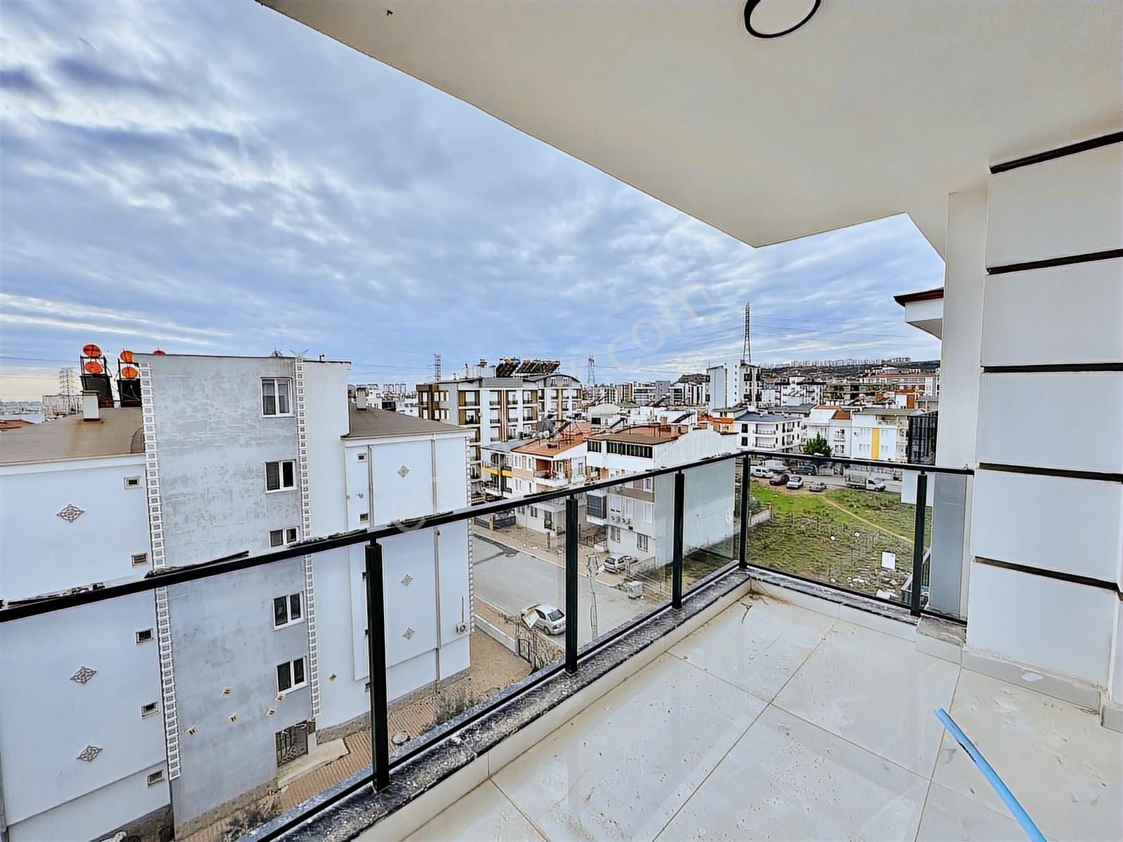 Karşıyakada Satılık Havuzlu Kapalı Otoparklı Katta Lüx 1+1 Daire - Görsel 15