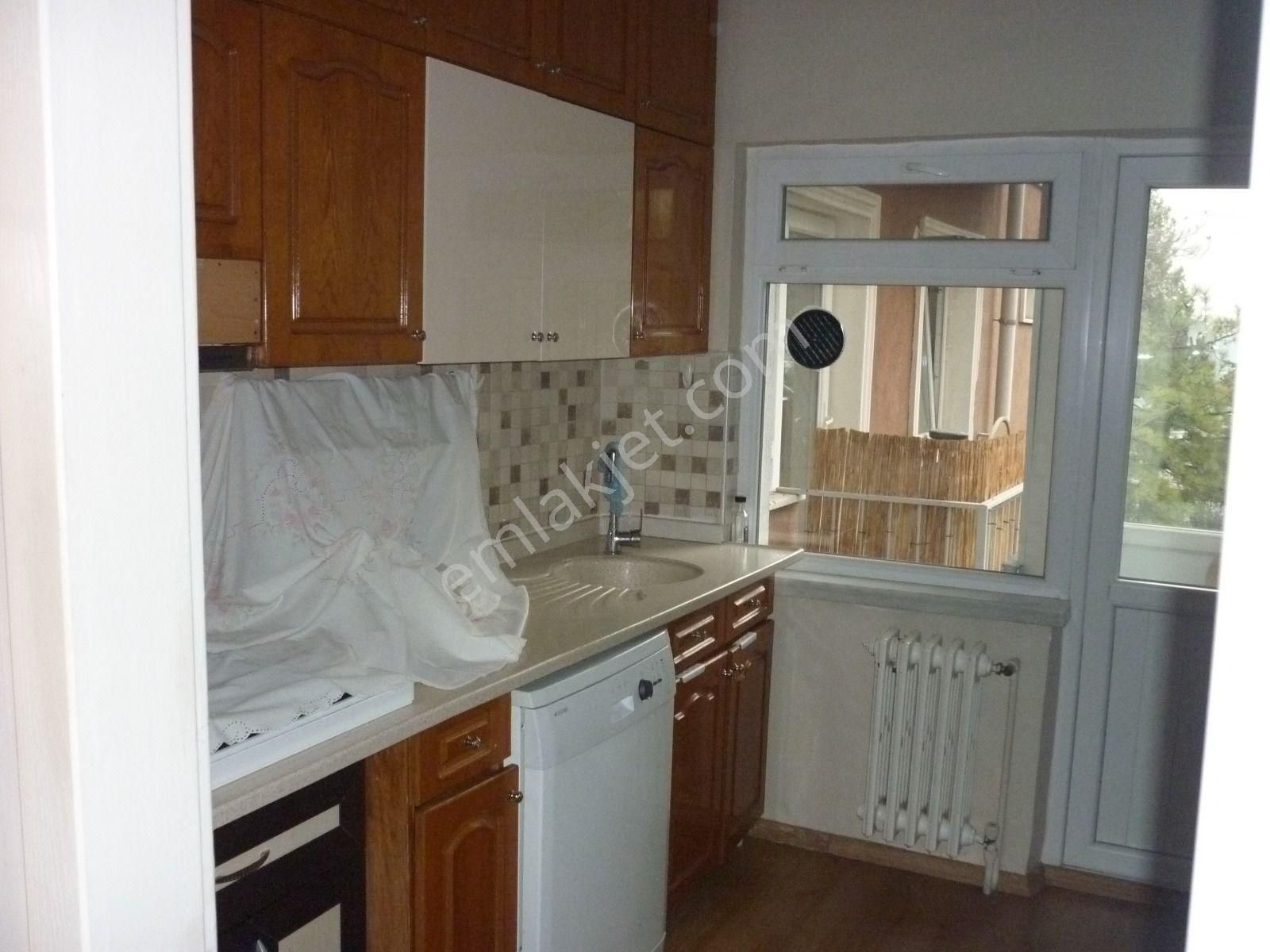 Fatih Mahallesinde 3+1 Site İçinde Ara Kat Daire!