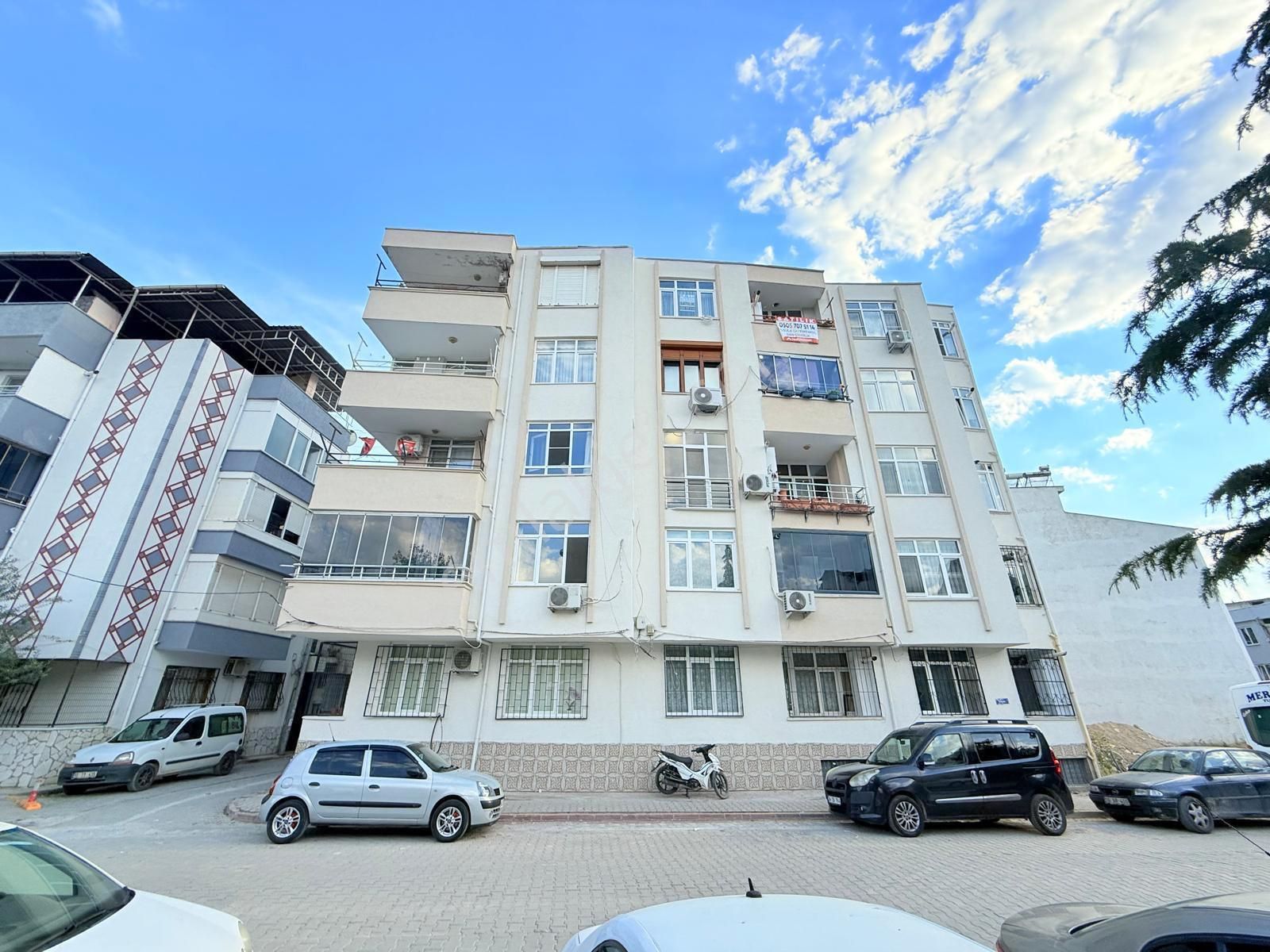 🟦🟠mars'tan Cumhuriyet Mahallesinde Ön Cephe Asansörlü Kombili 3+1 Daire