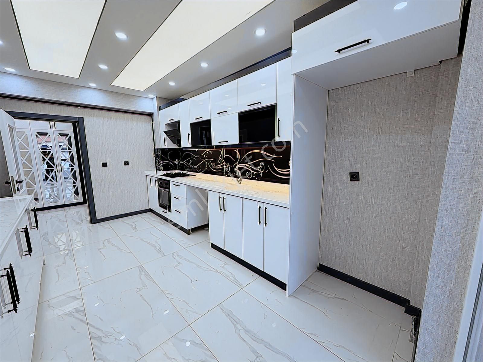 Keçiörende Cadde Yakını Sade Ve Şık Tasarımlı Ara Katta 3+1* - Görsel 3