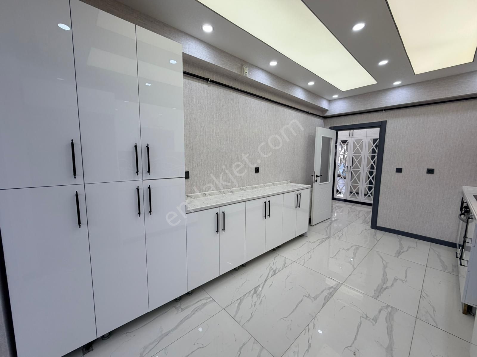 Keçiörende Cadde Yakını Sade Ve Şık Tasarımlı Ara Katta 3+1* - Görsel 20