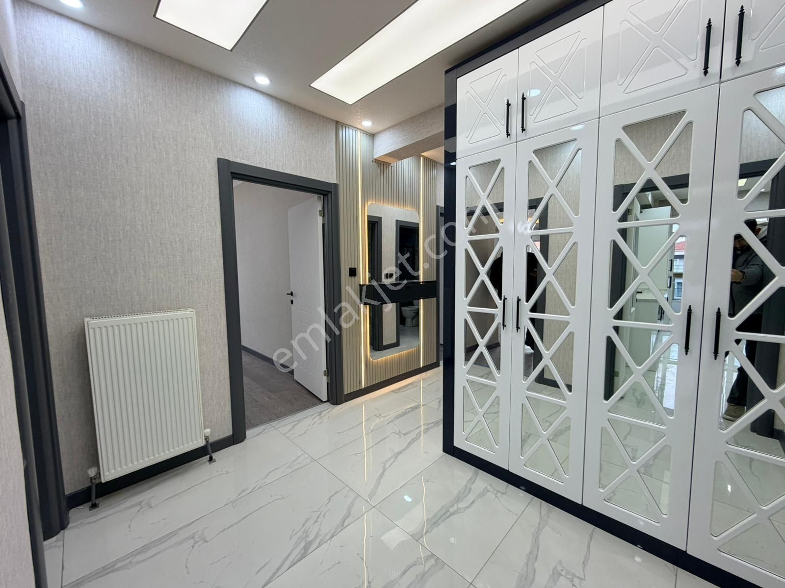 Keçiörende Cadde Yakını Sade Ve Şık Tasarımlı Ara Katta 3+1* - Görsel 26