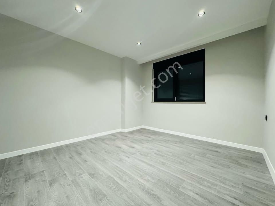 Metrobüse Yürüme Mesafesinde Kapalı Otoparklı 2+1 Fırsat Daire - Görsel 12