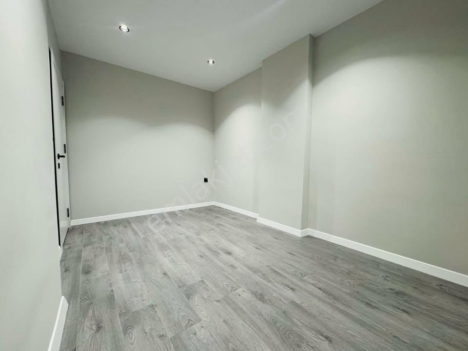 Metrobüse Yürüme Mesafesinde Kapalı Otoparklı 2+1 Fırsat Daire - Görsel 10