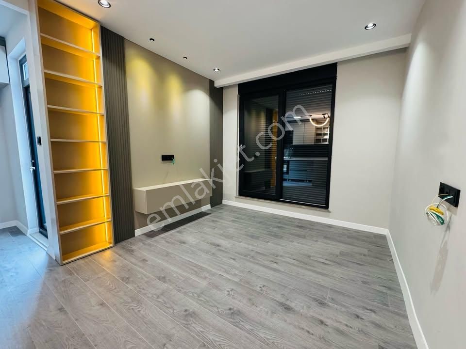 Metrobüse Yürüme Mesafesinde Kapalı Otoparklı 2+1 Fırsat Daire - Görsel 5