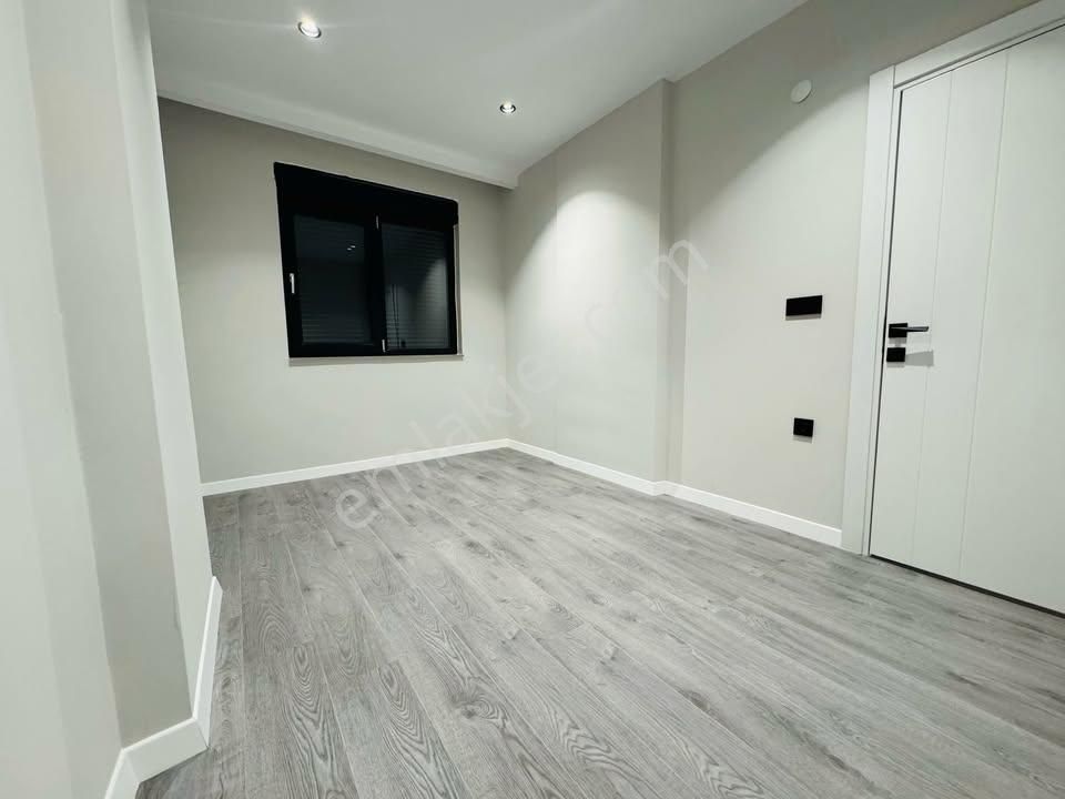 Metrobüse Yürüme Mesafesinde Kapalı Otoparklı 2+1 Fırsat Daire - Görsel 9