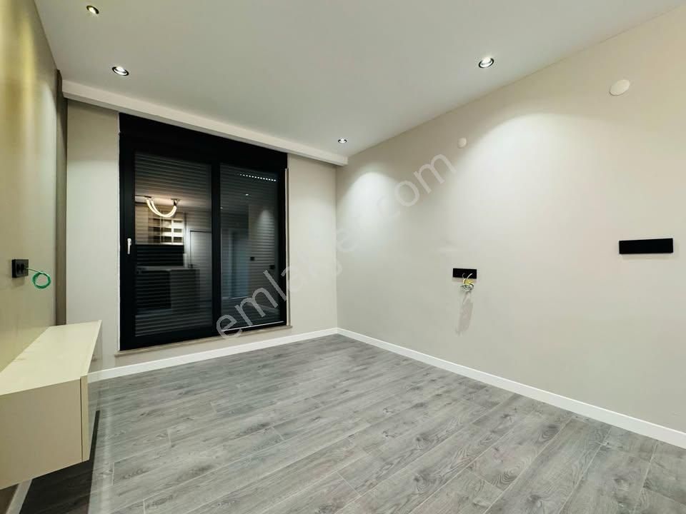 Metrobüse Yürüme Mesafesinde Kapalı Otoparklı 2+1 Fırsat Daire - Görsel 13