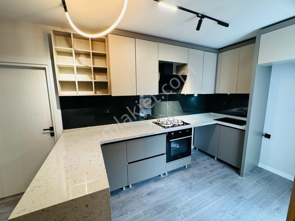 Metrobüse Yürüme Mesafesinde Kapalı Otoparklı 2+1 Fırsat Daire