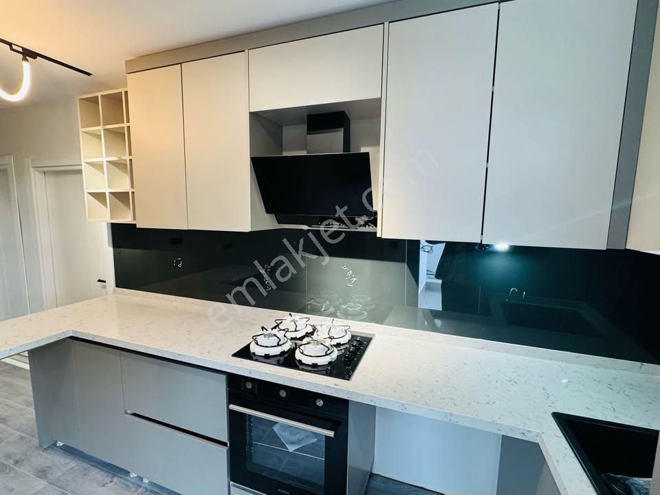 Metrobüse Yürüme Mesafesinde Kapalı Otoparklı 2+1 Fırsat Daire - Görsel 3