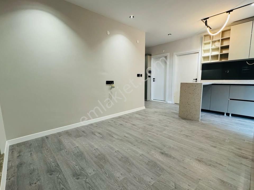 Metrobüse Yürüme Mesafesinde Kapalı Otoparklı 2+1 Fırsat Daire - Görsel 4