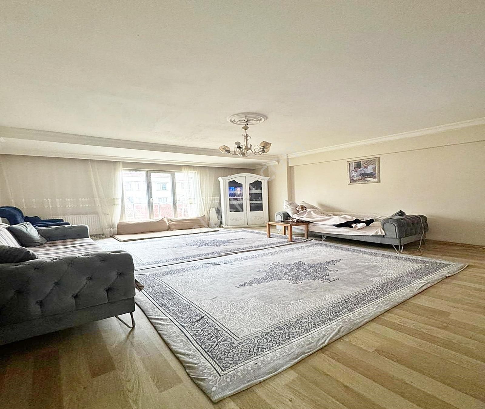 Esenyurt Yeşilkent Mah. 3+1 130m2 Asansörlü Daire 4.040.000tl