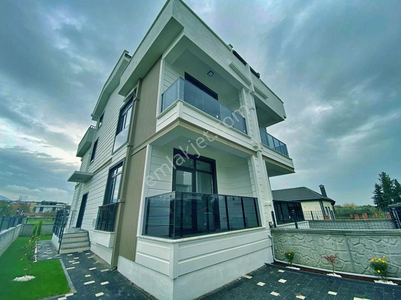 Uytundan Zeytinlide Doğayla İç İçe Satılık Müstakil 3+1 Villa